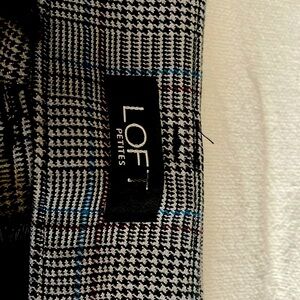 Loft Plaid pants UNI Skinny Waist 30x28 inch Very Soft to the touch.